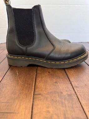 Dr. Martens Boots Womens Size 9 Black 2976 Chelsea Leather Ankle Elastic Slip On